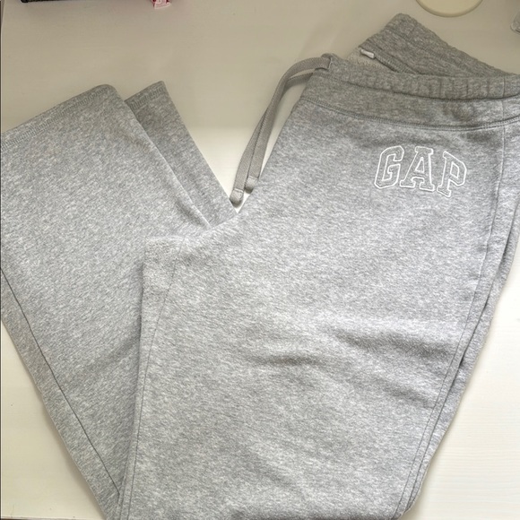 GAP Heather Gray Sweatpants - Picture 1 of 5